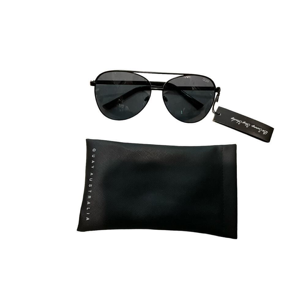 Quay Australia Vivienne Womens Black Frame Smoke Lens Aviators Sunglasses w/Case